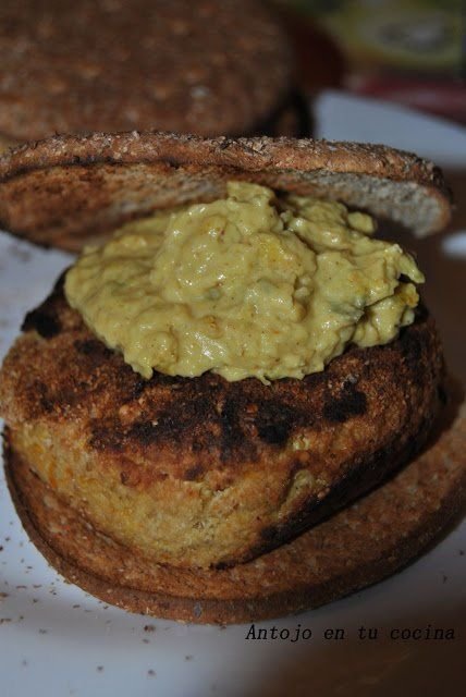 Tofu burger med currysås Tofu burger med currysås