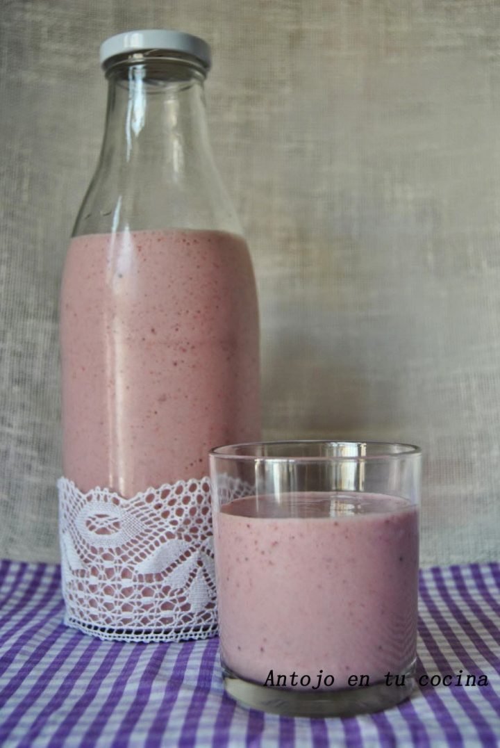 Batido de fresas y moras, delicioso! Antojo en tu cocina Batido de fresas y moras, delicioso! Antojo en tu cocina