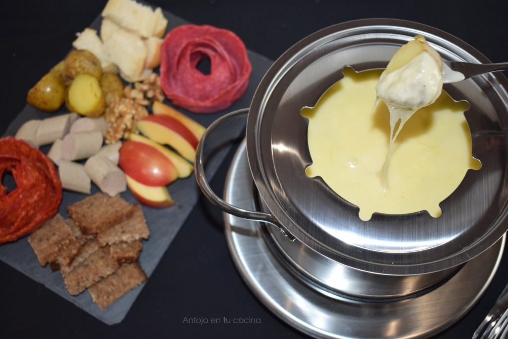 Cómo hacer fondue fácil en casa. Receta de fondue de chocolate, queso y